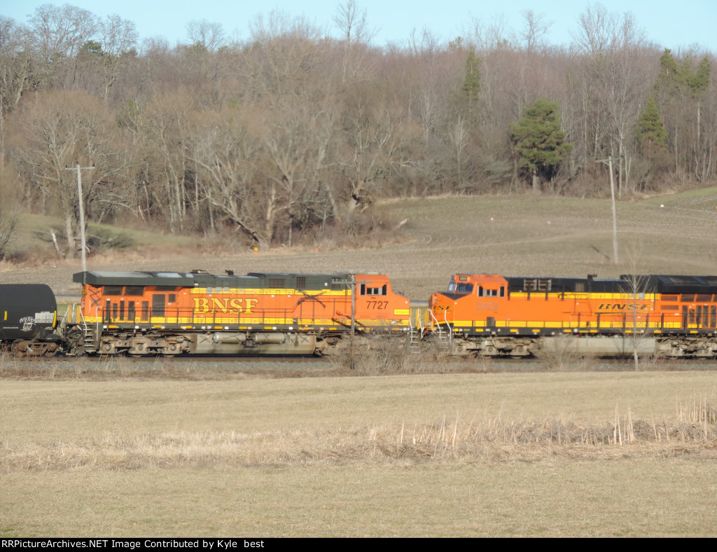 BNSF in perfect sun 